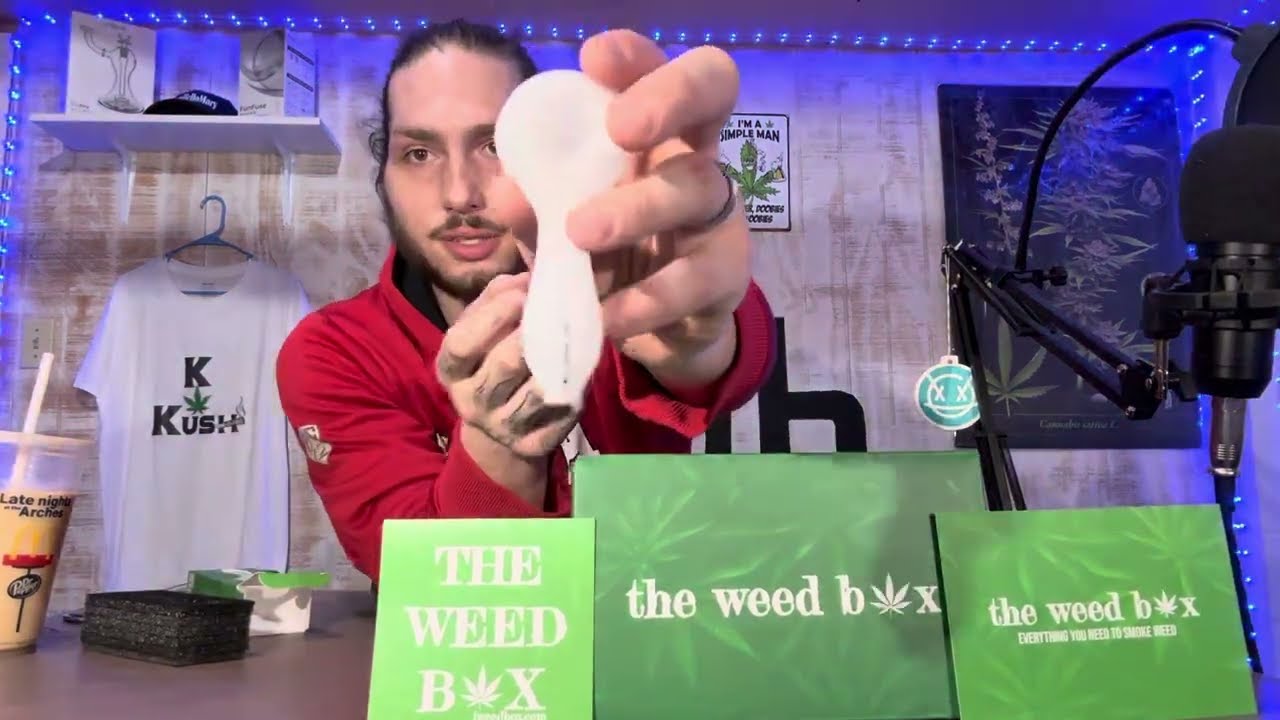 The Weed Box unboxing & Glitter Bomb strain review