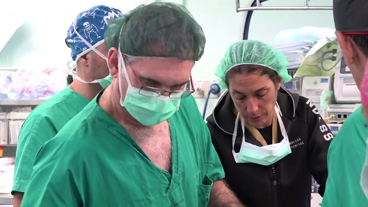 Bari, al Policlinico primo intervento per correggere la scoliosi per via anteriore mini invasiva