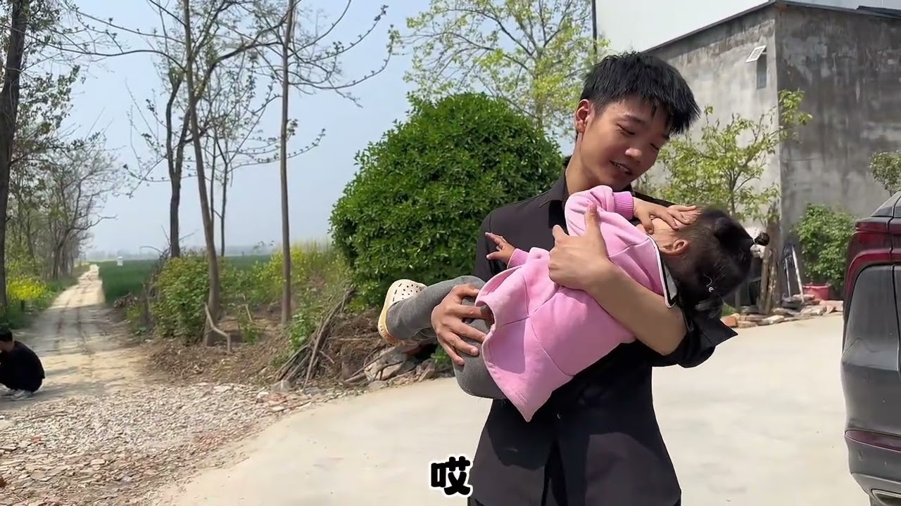 自从老婆怀了三胎根本不想动，一大早我妈就去买了排骨让我给鑫鑫炖排骨汤……#日常生活也要好好记录 #我的乡村生活 #三胎 #夫妻
