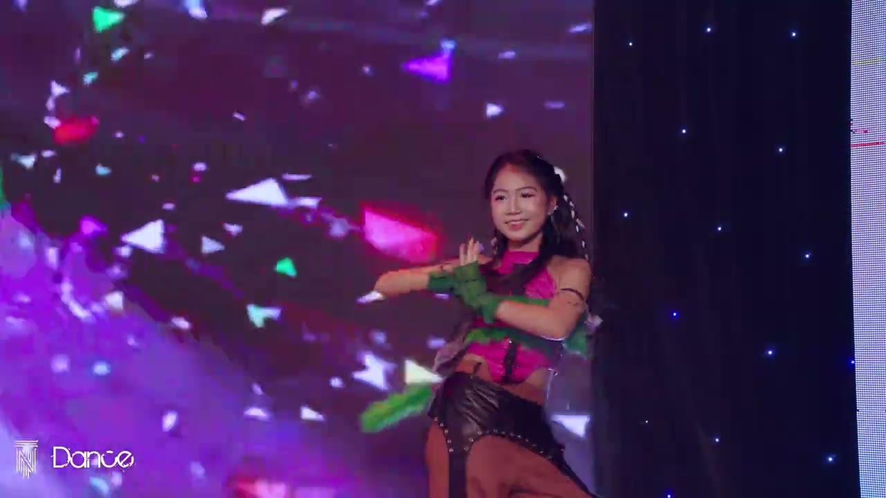 |KPOP IN PUBLIC|  Time to love  -  pink girl