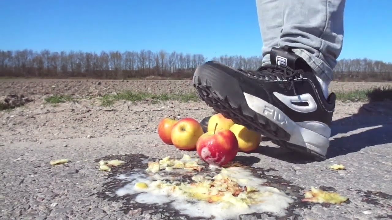 Fila Disruptor food stomp, trample apples to sauce
