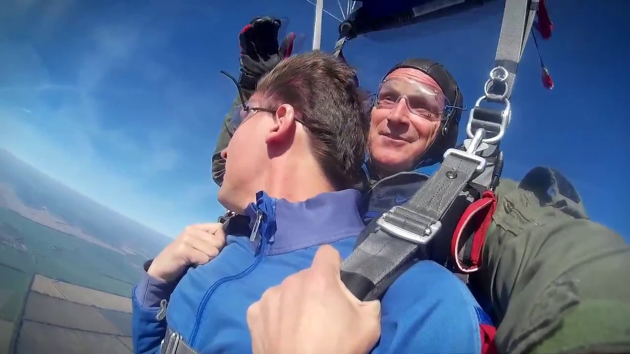 Прыжки с парашютом 1-й тандем Парашютный прыжок с 4000 метров Александр Симаков
