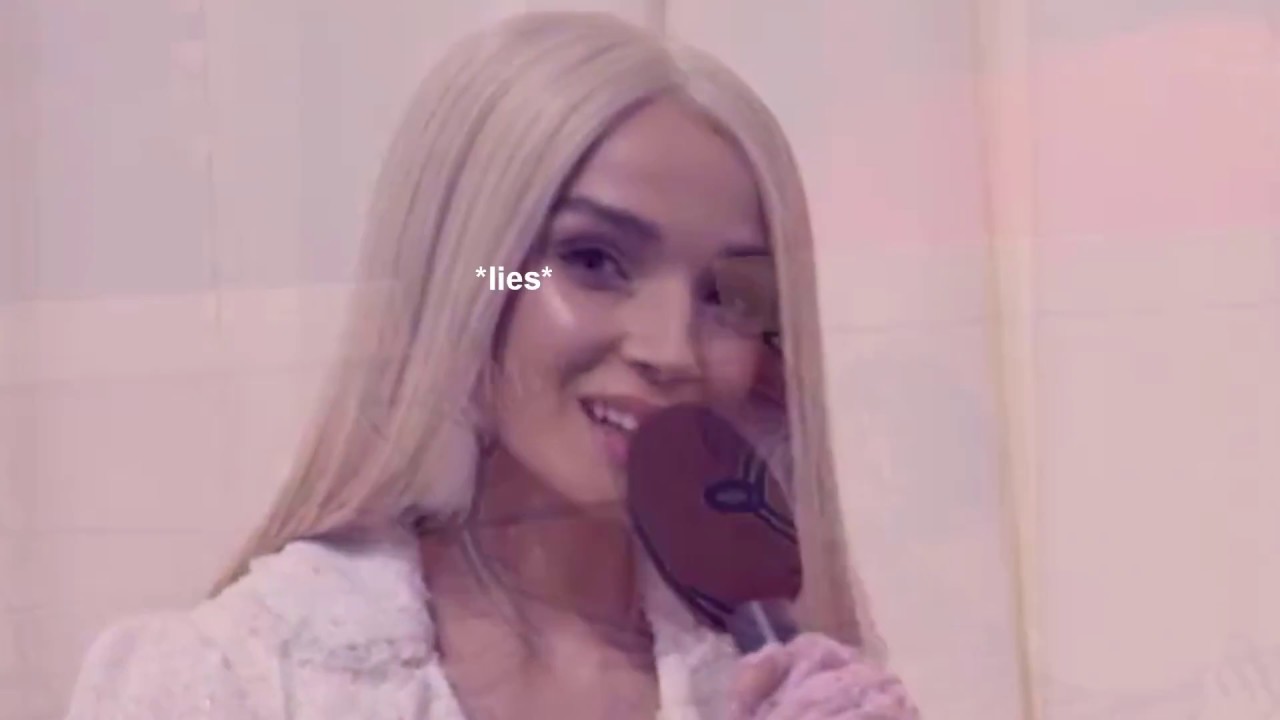 Poppy getting annoyed at the AMAs