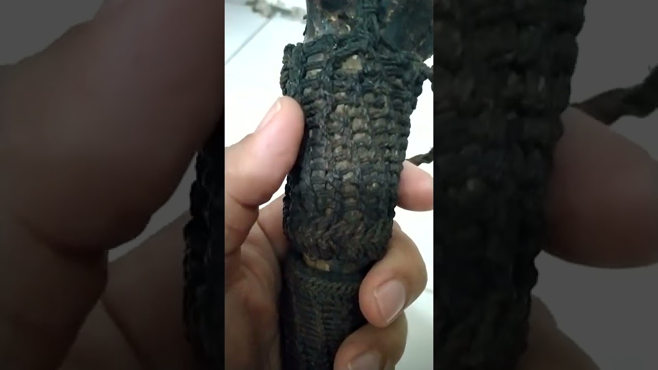 senjata papua yg terbuat dari tulang burung kasuari.