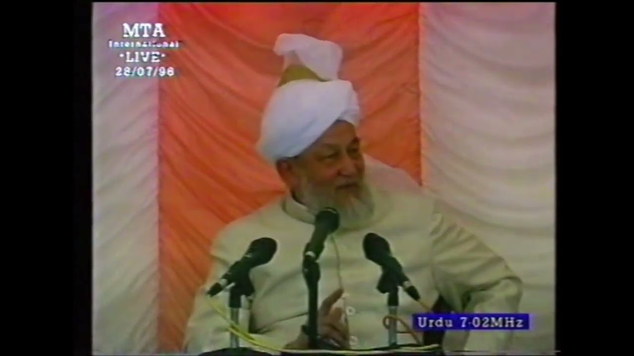 What is the Ahmadi Muslim view on Guru Baba Nanak (founder of Sikhism)?