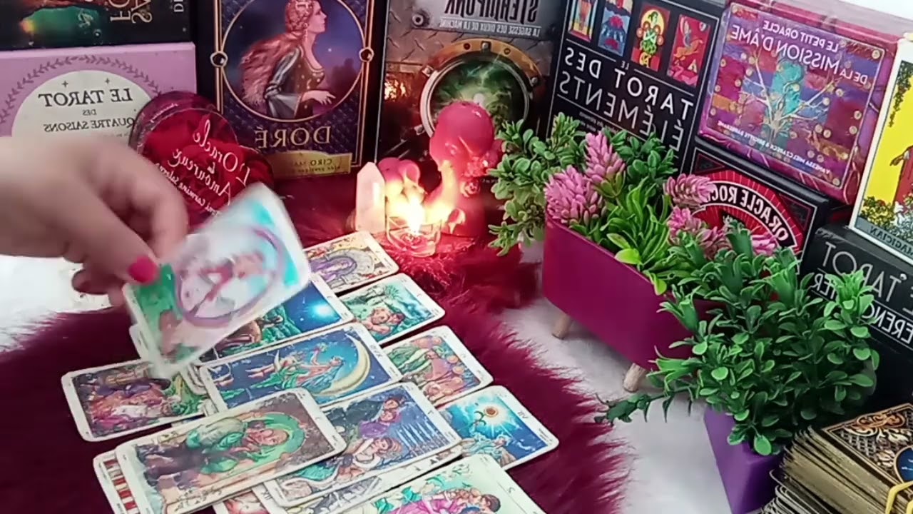 يعاني من الكارما بسببك/يريد يتملكك و يتحكم فيك/يحتاج لك كثيرا/علاقة روحية عميقة ❤️