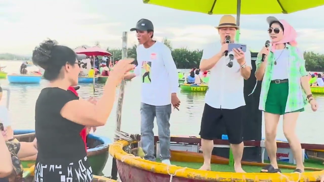 Ca sĩ bất đắc dĩ nhà tôi tại Rừng dừa Quảng Nam