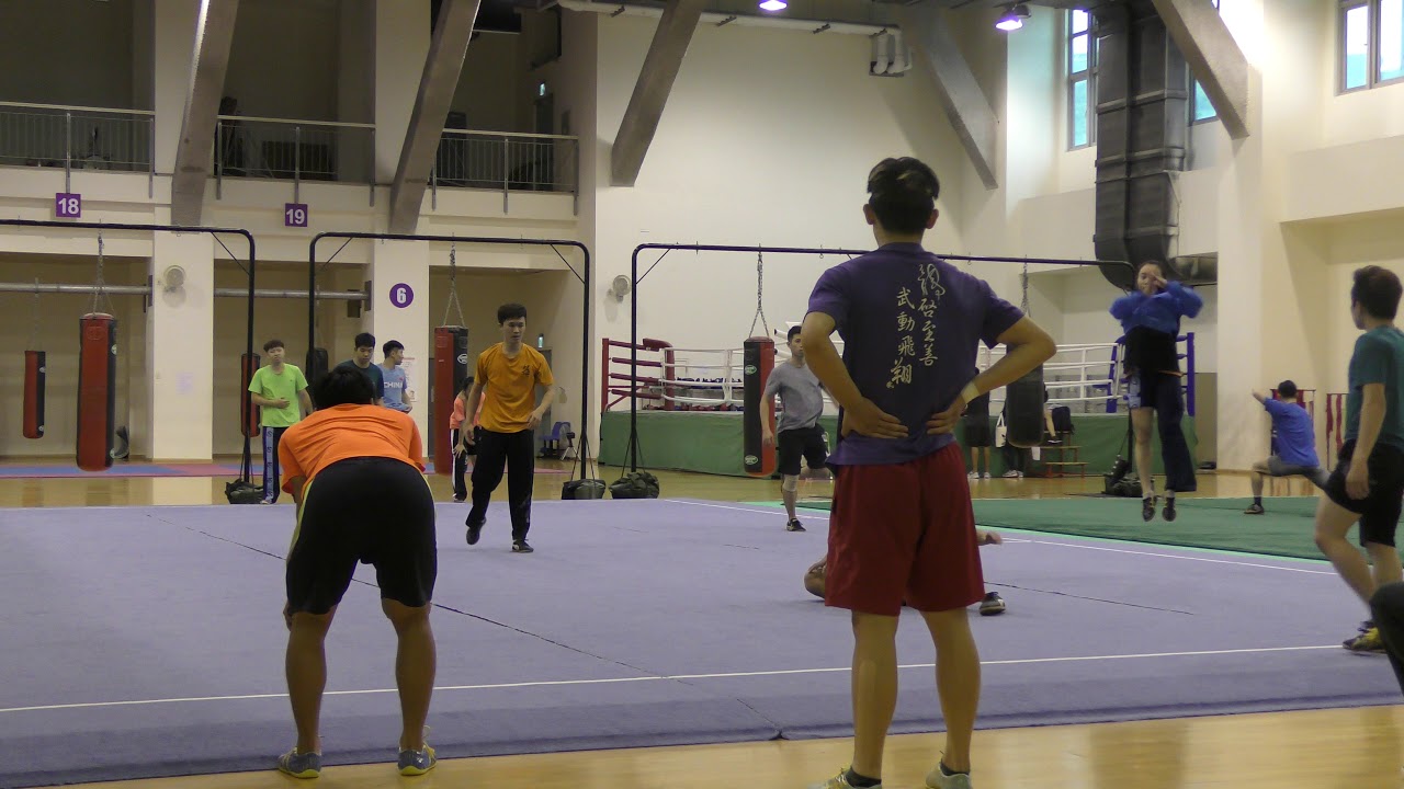 台北体院 - 武术 侧空翻