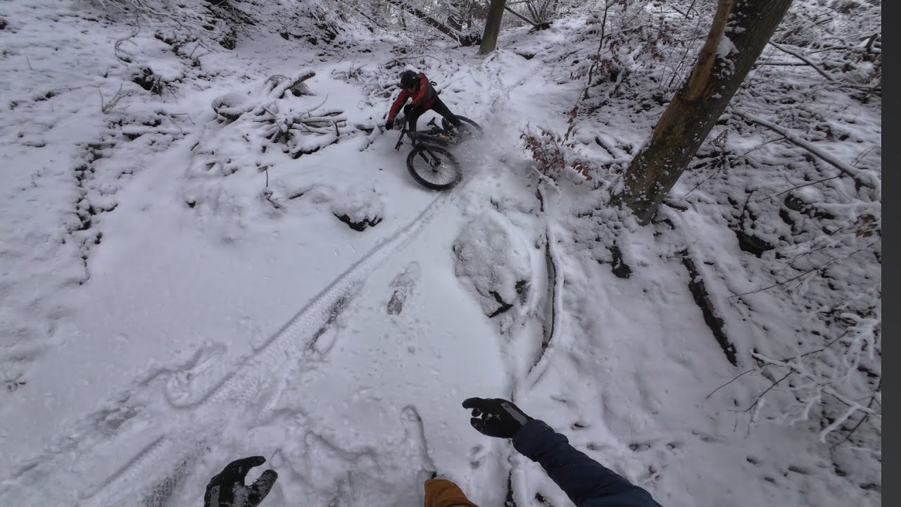 SNOWHUB: NA HRANĚ GRIPU! Pajk dává nažrat sobě i kolu