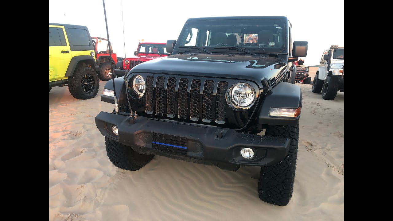 Silver Lake Sand Dunes in a Jeep Gladiator Sport S on 35