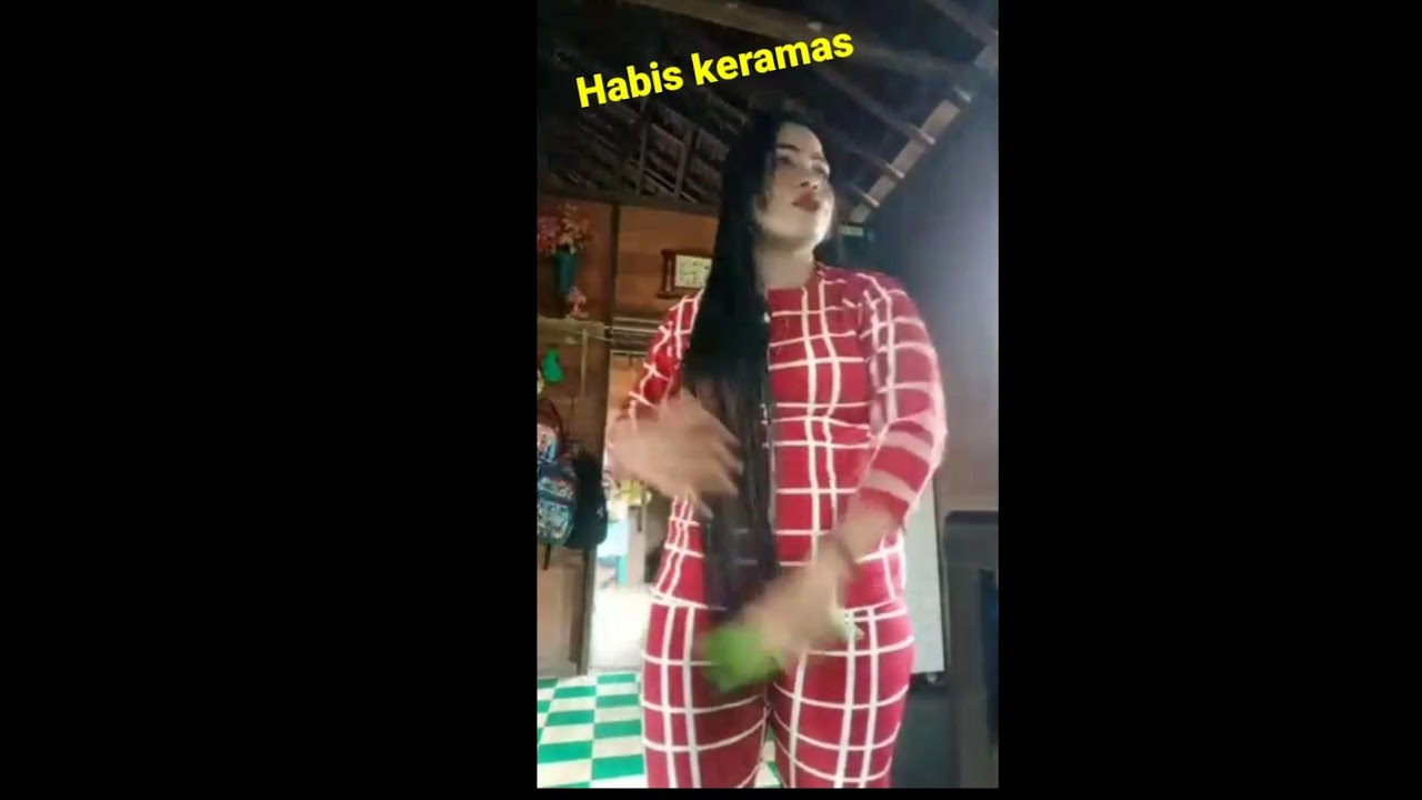 Habis keramas langsung sisiran... || rambut panjang.. ❤ #longhair #hairplay