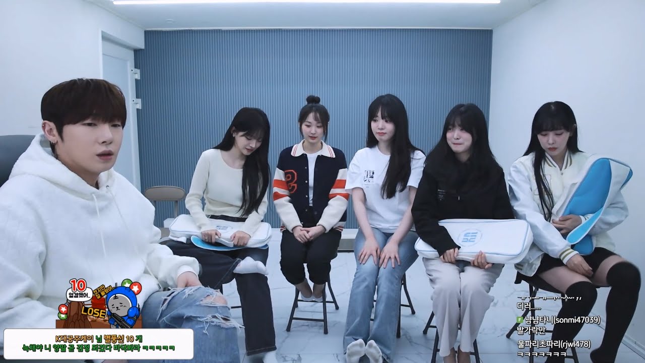 korean streamer wearing dirty white socks