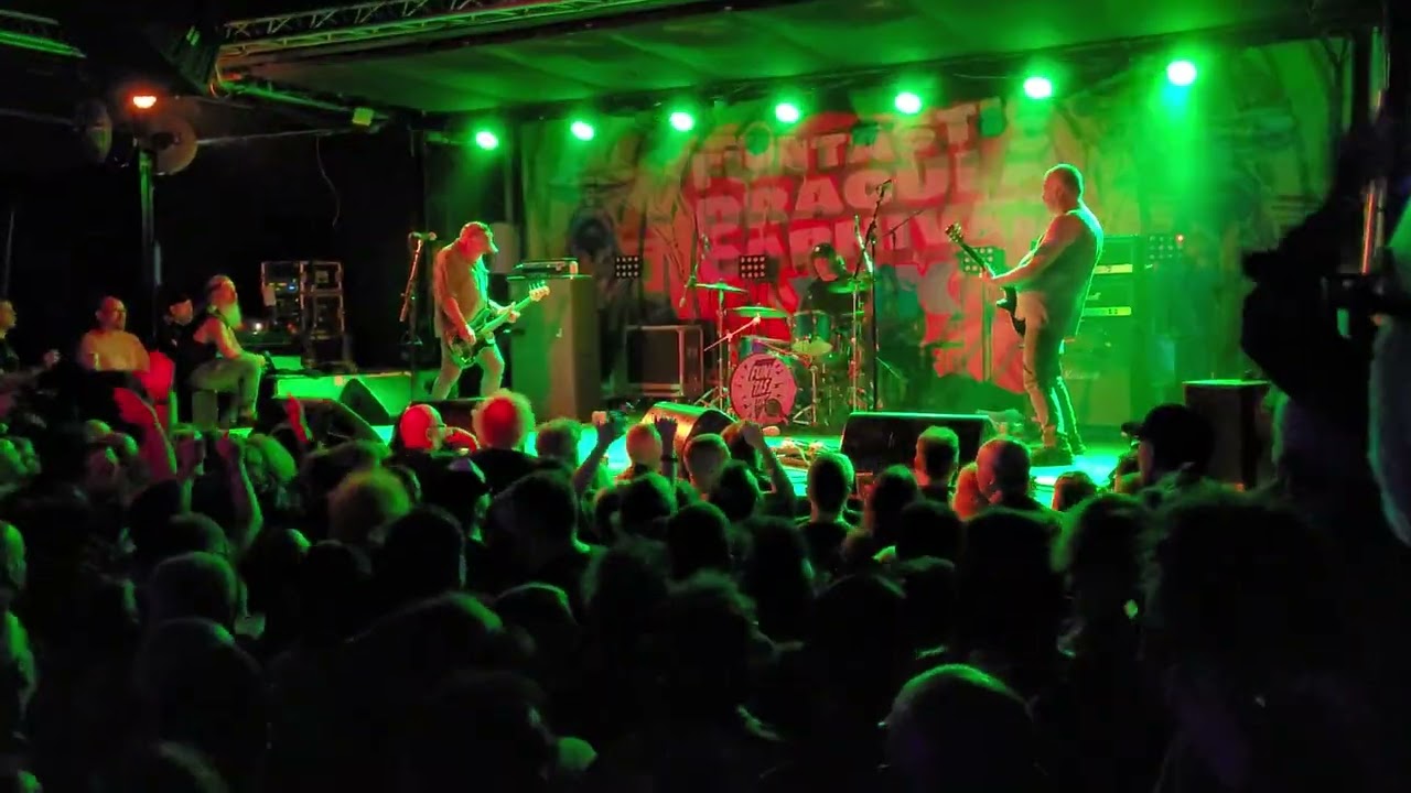 Cosmic Psychos - Nice Day To Go To The Pub /