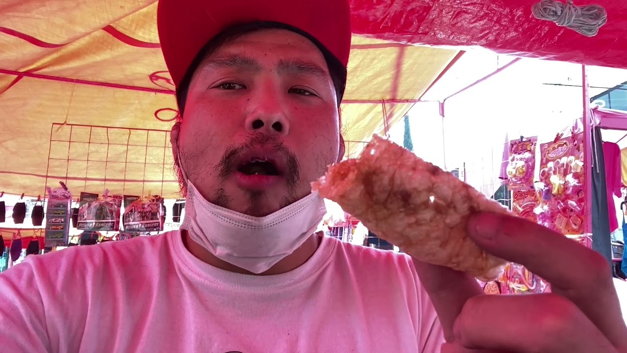 豚の皮を揚げる　メキシコ伝統料理