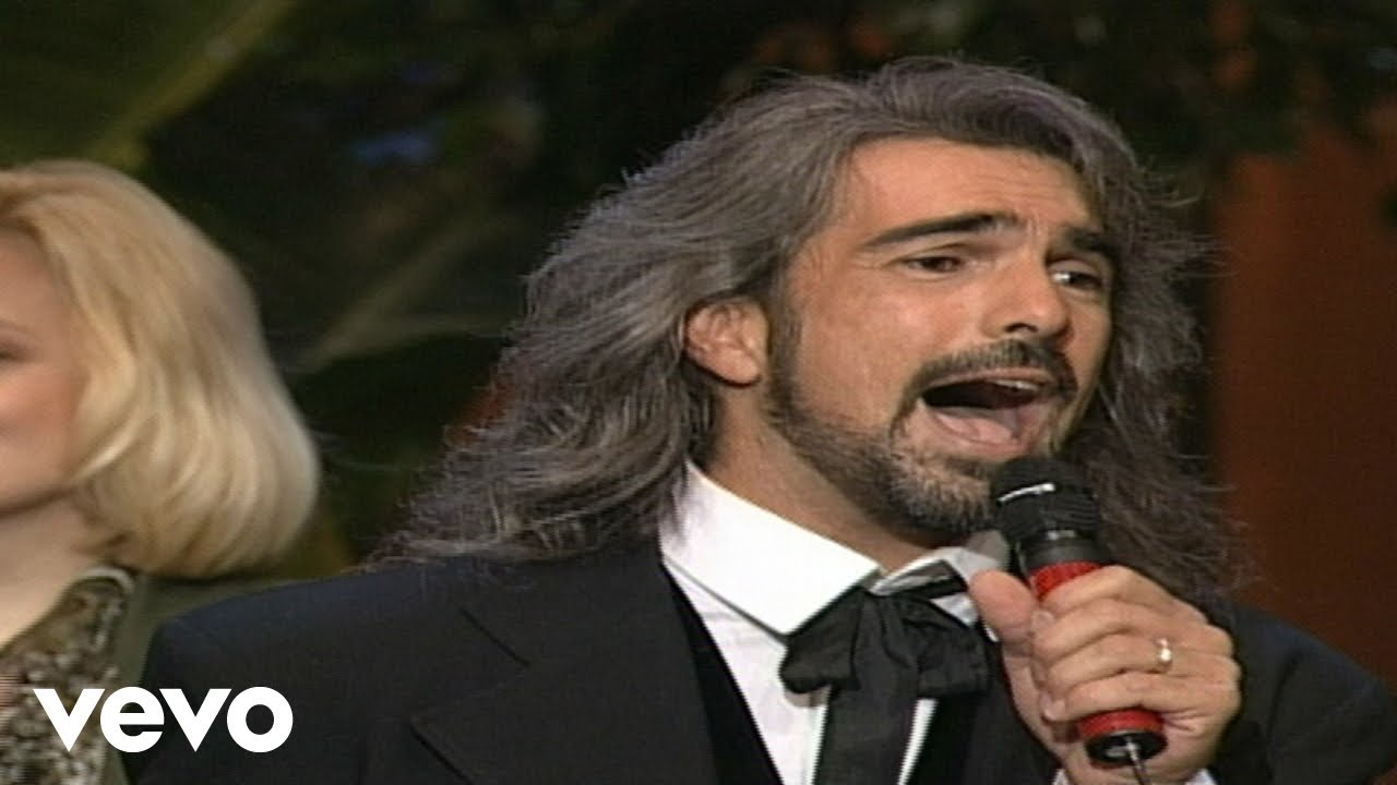 Bill & Gloria Gaither - Heaven's Joy Awaits [Live] ft. Guy Penrod