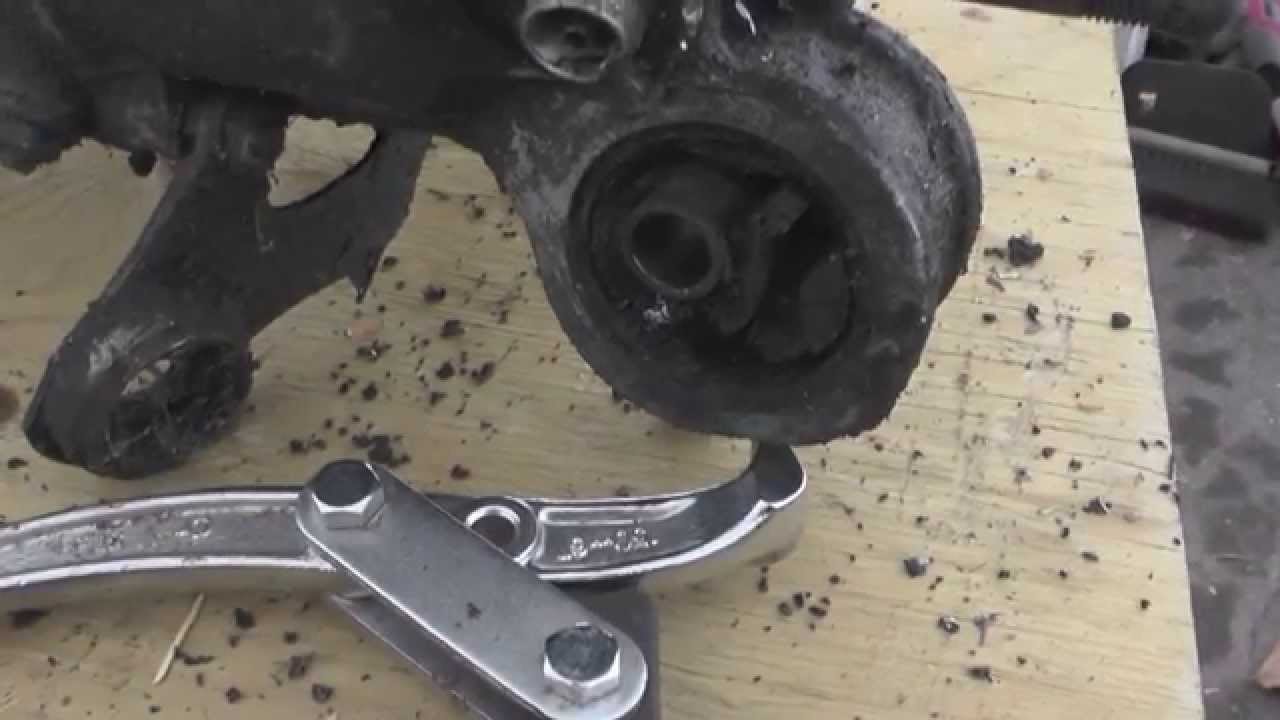 Alfa Romeo Spider transmission mount removal