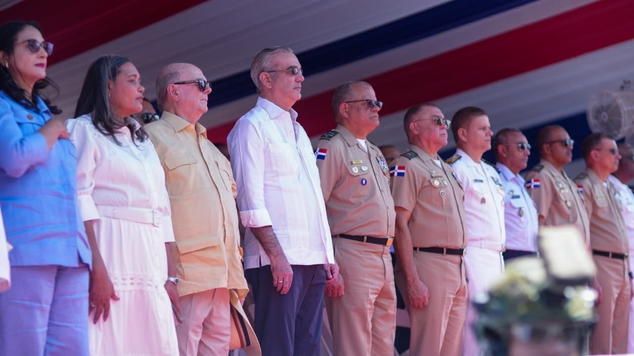 Abinader encabeza desfile cívico-militar por el 182 aniversario de la Batalla del 19 de Marzo