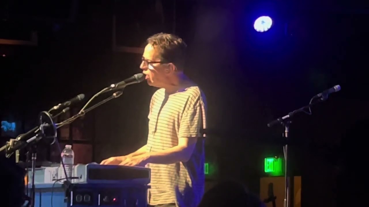 They Might Be Giants &ldquo;2082&rdquo;(partial) live at The Belly Up in Solana Beach, California July 14, 2023