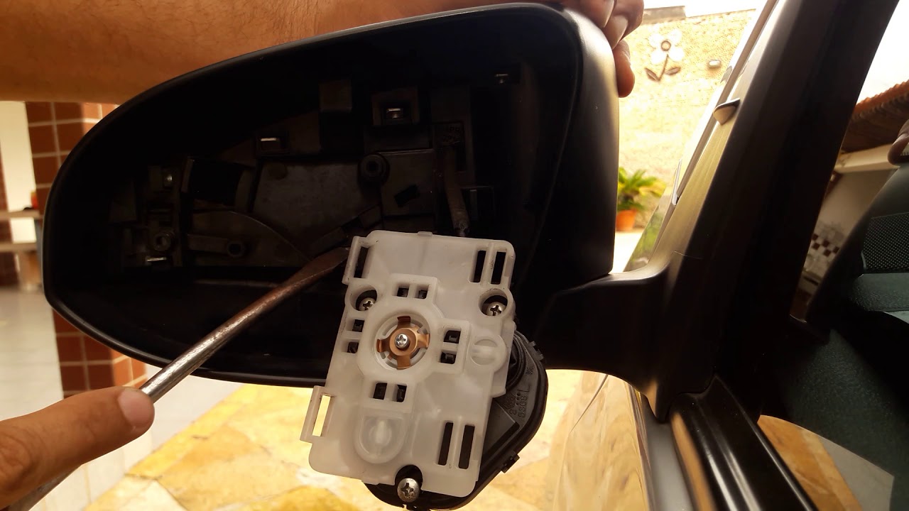 Como retirar a lente e capa do retrovisor do Etios e Yaris