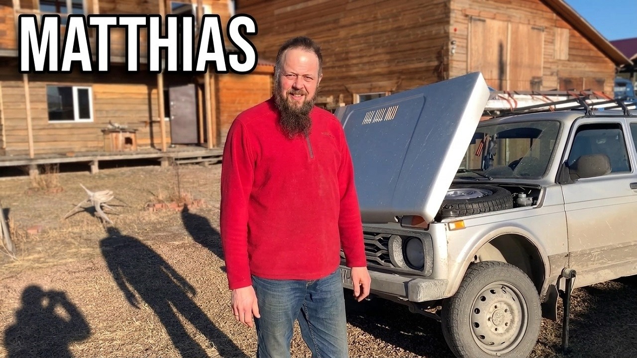 Deutscher in Sibirien: Reifen bei LADA NIVA wechseln - Reiseerfahrung in Russland von Matthias