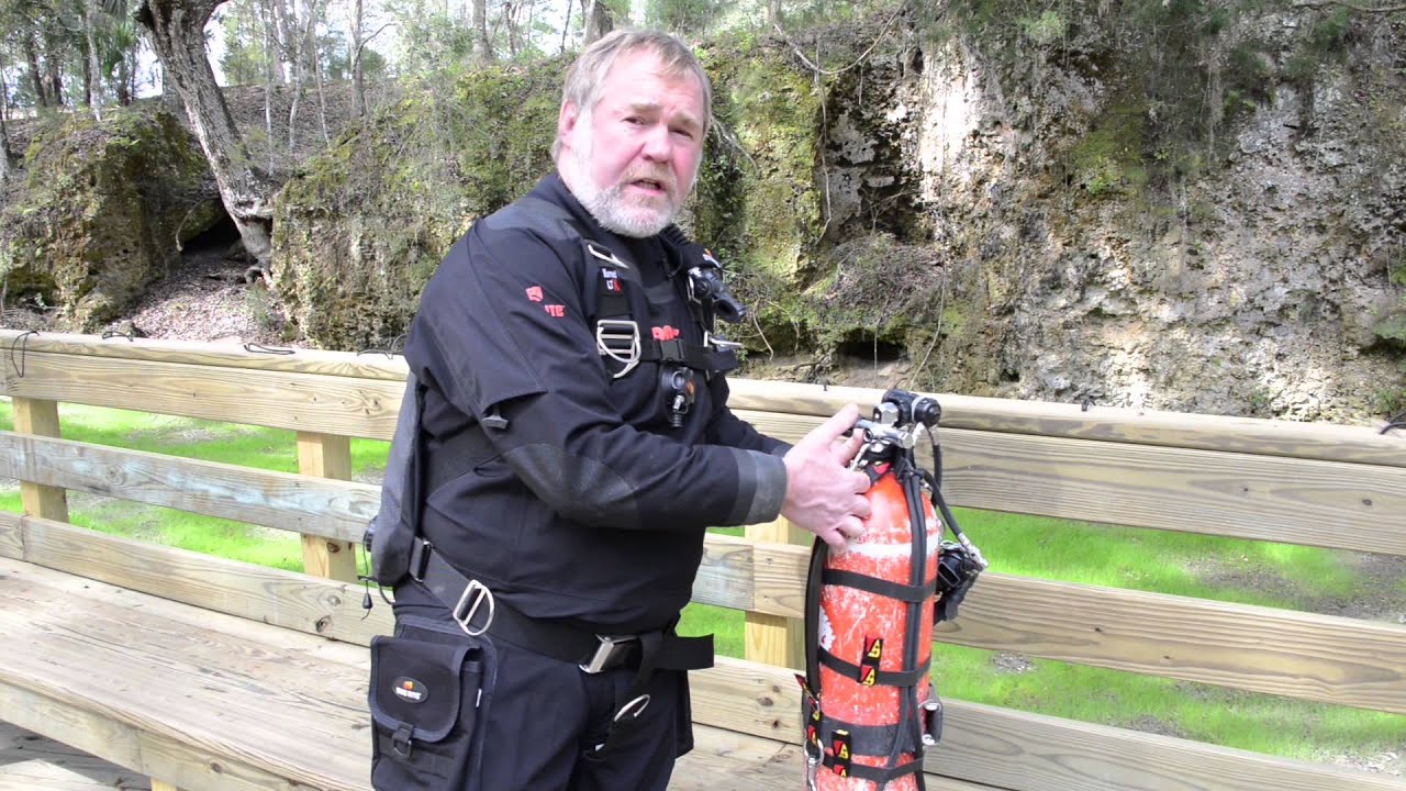 Nomad Sidemount - Clipping Off Bottles Using Ring Bungees
