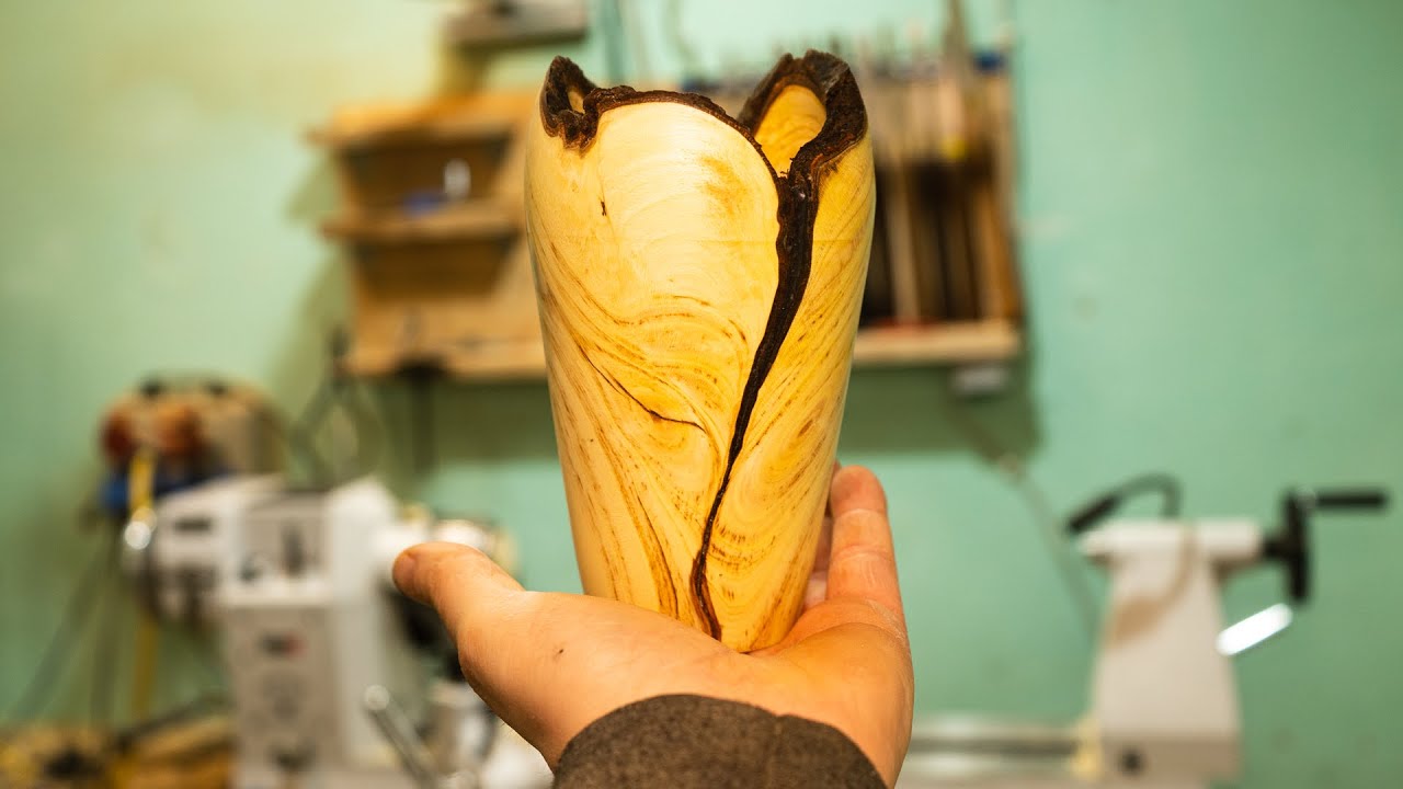 A Natural Edge Cherry Vase - Woodturning / Drechseln