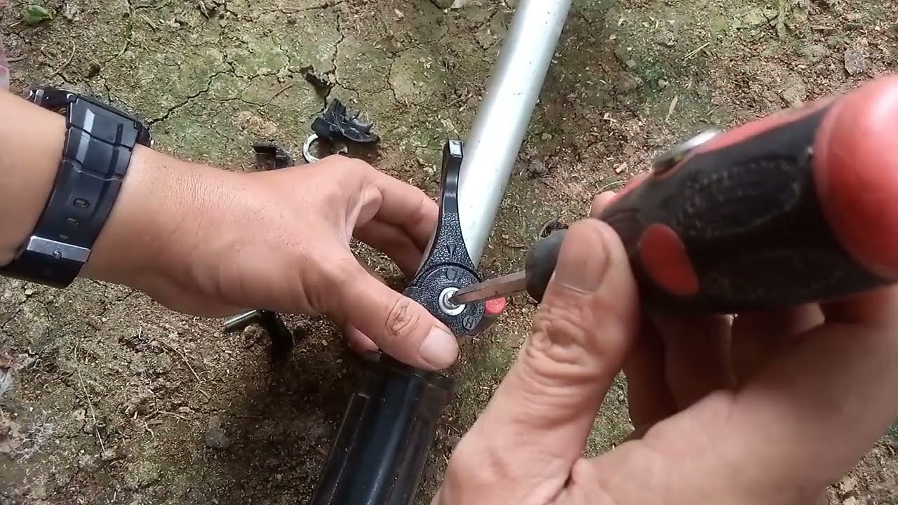 Cara mengganti handle gas mesin rumput, cuma modal obeng.