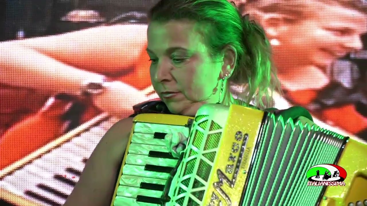 DEBORA SBARRA GIRO VALZER ACCORDION #fisarmonicistiditalia #italianissimatv  #veryitaliantv