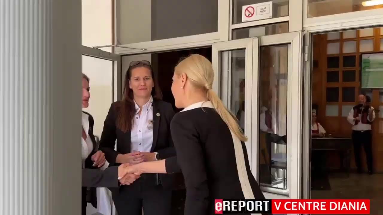 Denisa Saková prichádza na výjazdové rokovanie vlády v Handlovej