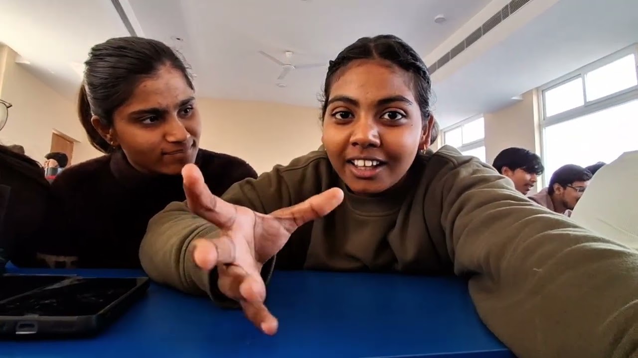 College m Kari richa ki bejaati