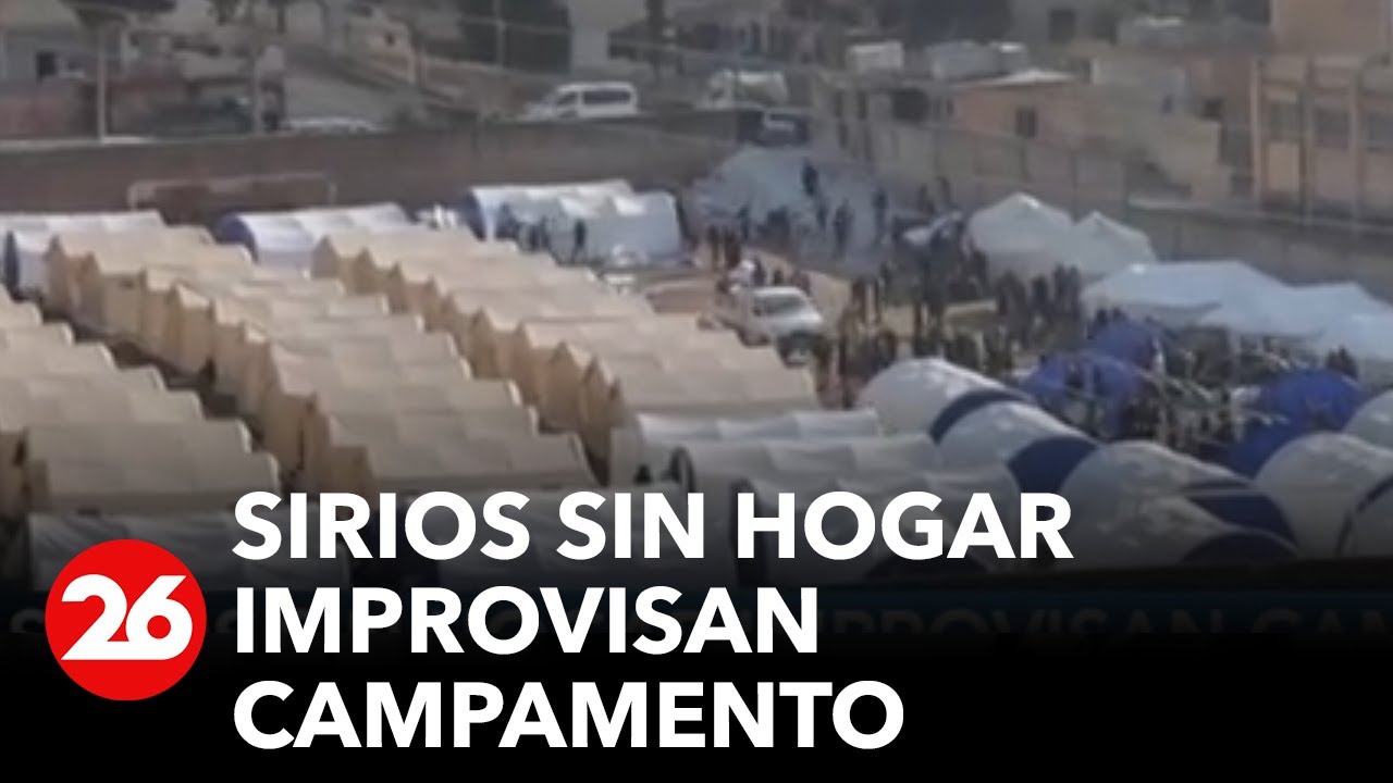 Sirios sin hogar improvisan campamento en el patio de una escuela