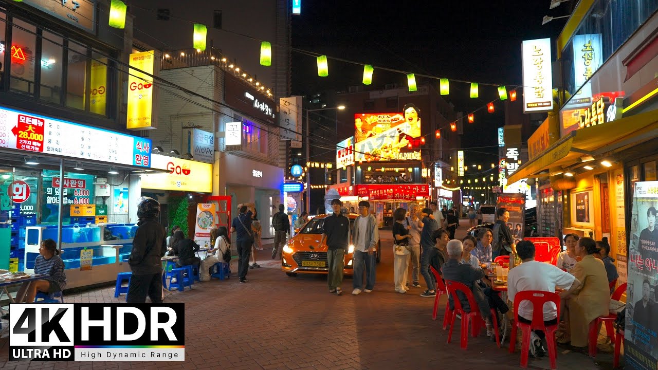 Hyehwa Station, Daehakro Street Autumn Night Walking Tour | Seoul South Korea 4K HDR