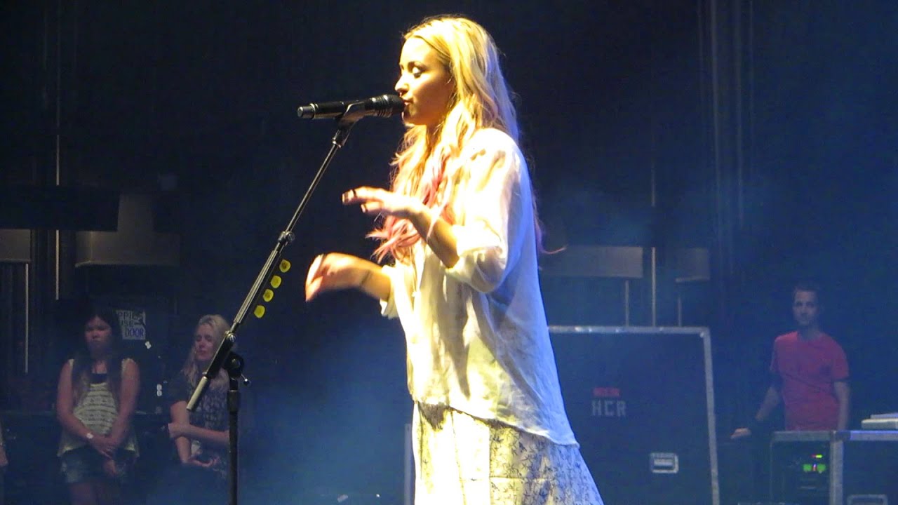 Unbroken - Demi Lovato (Soundcheck 7-13-12) FRONT ROW