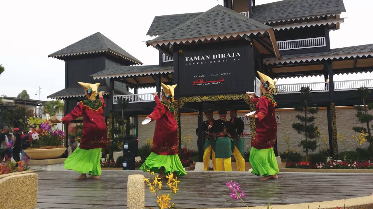 Negeri Sembilan Traditional Dance #2 @ 2015 Royal FLORIA Putrajaya (4K UHD)