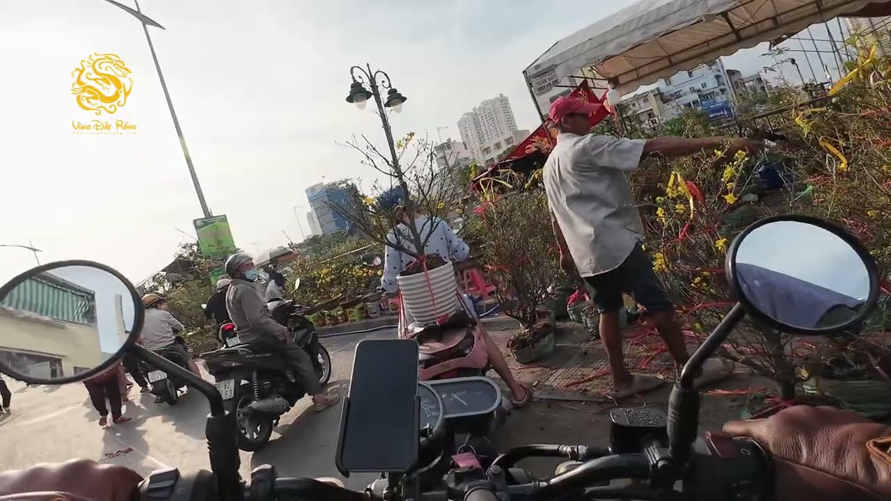💥Nhộn nhịp chợ Mai Tết “Trên Bến Dưới Thuyên” ở Bến Bình Đông Quận 8|Vùng Đất Rồng 