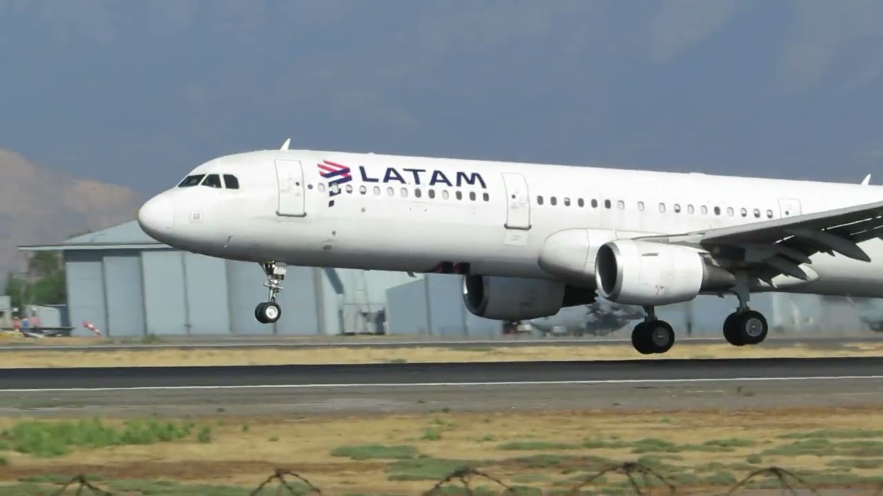 Airbus A321 Latam landing Scel santiago chile