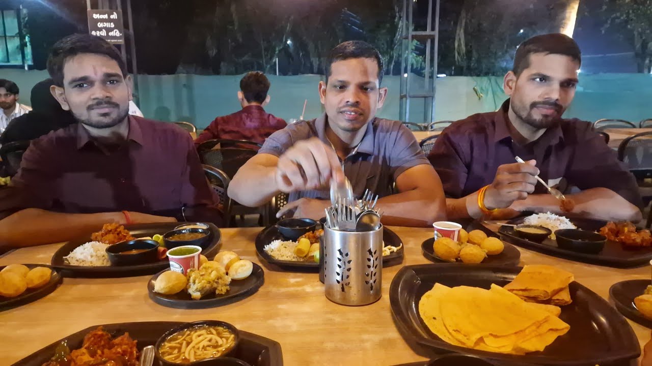₹149 Me UNLIMITED Khana 😱 | Dal Chawal + Fast Food + Ice Cream