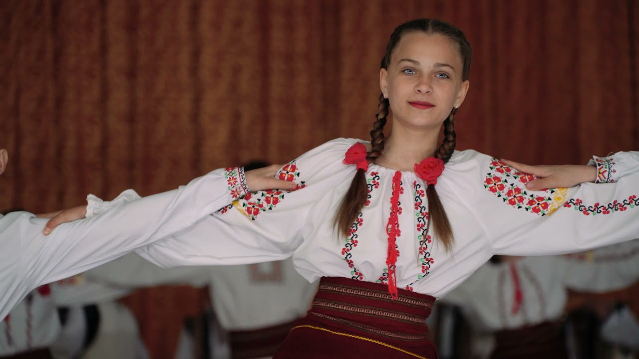 Ansamblul de dans ”Cimpoeș” cu dansul „Ciuleandra”