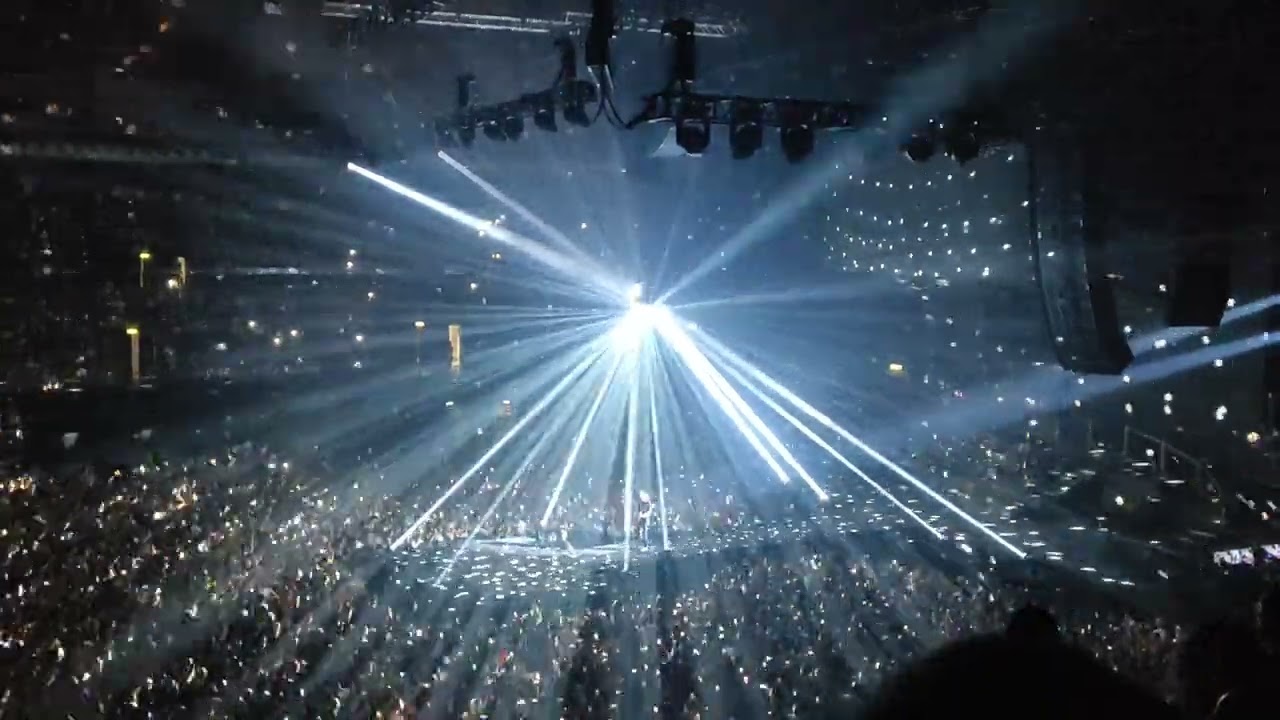 Queen - I Want To Break Free (Live 11/07/2022 in Bologna, Italy)