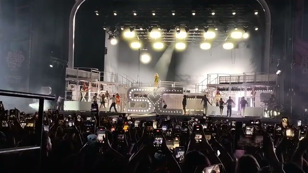 Sabrina Carpenter 🎵 Busy Woman 🎵 #Lollapalooza #lollacl #lollacl2026 #lollapalooza2026