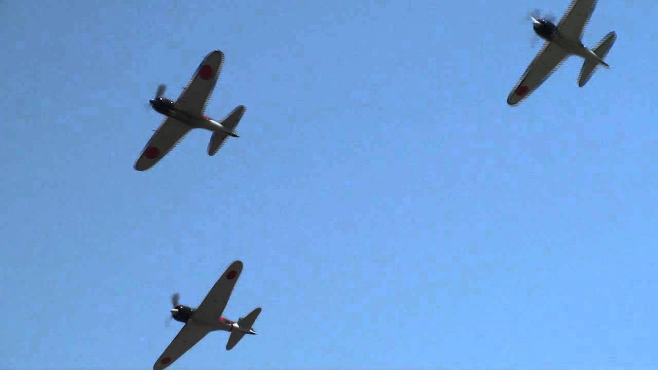 A6M Zero formation flight  3日本ゼロの航空機を飛行形成