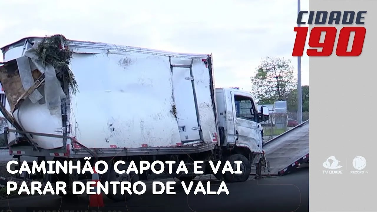 Caminhão capota e vai parar dentro de vala; passageiros usavam cinto de segurança | Cidade 190