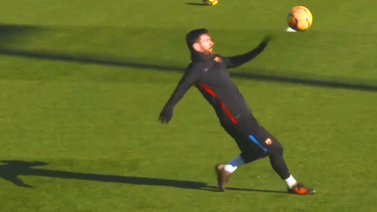Lionel Messi - Ridiculous Skills & Tricks In Training - He Can Do Everything!