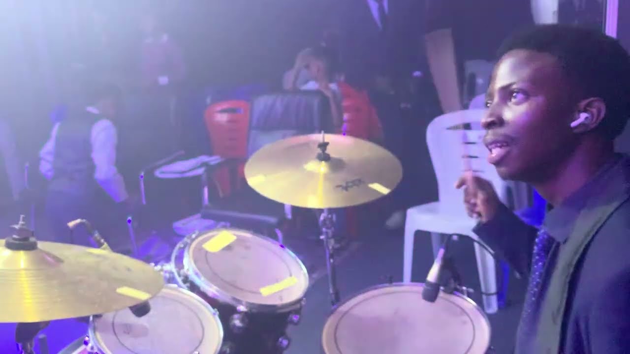Watch the moment when sumthing strange happens while playing in Church 