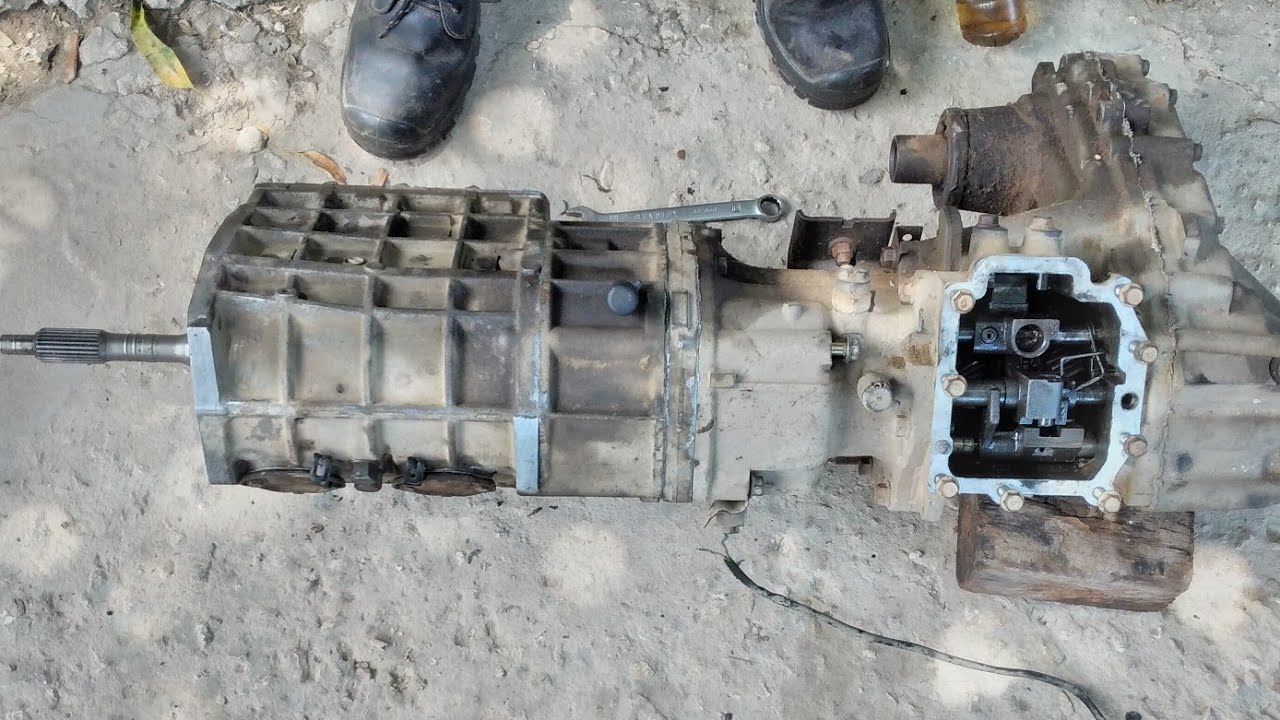 reparación de caja trasmisión  cincronica mecánica mazda 4x4