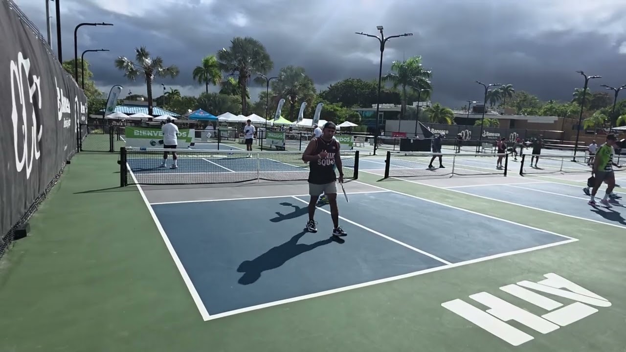 Torneo Medway. Quarterfinals 4.0 Men's Doubles              Luis & Oscar vs Guada & Diego (W)