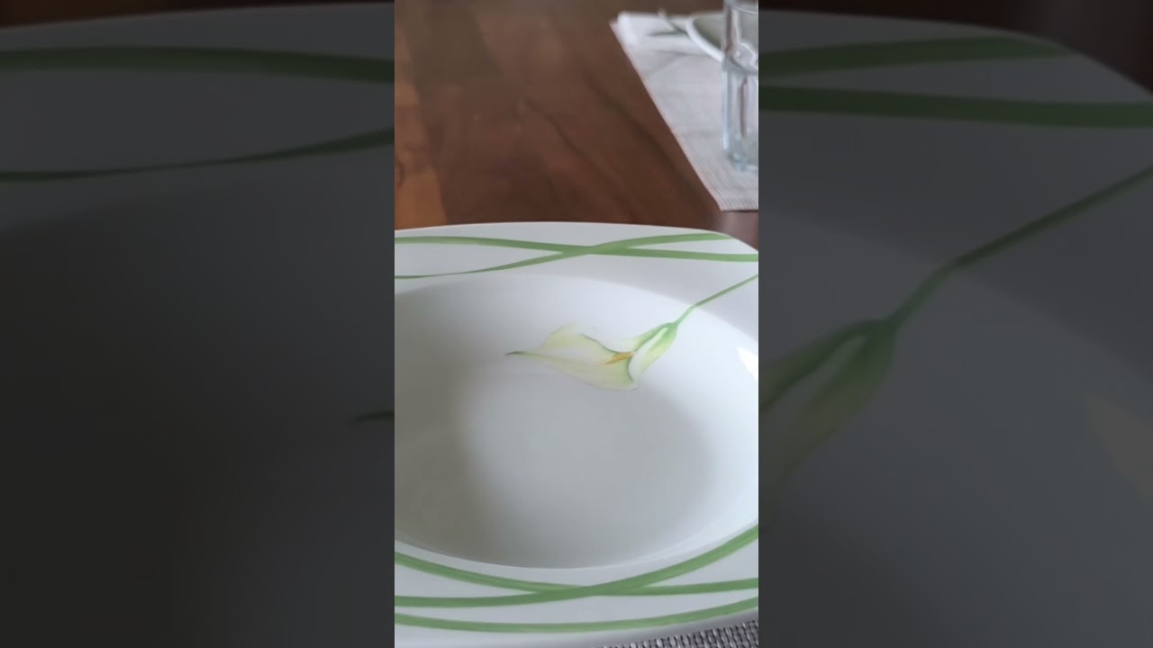 la tavola apparecchiata da Alessandro