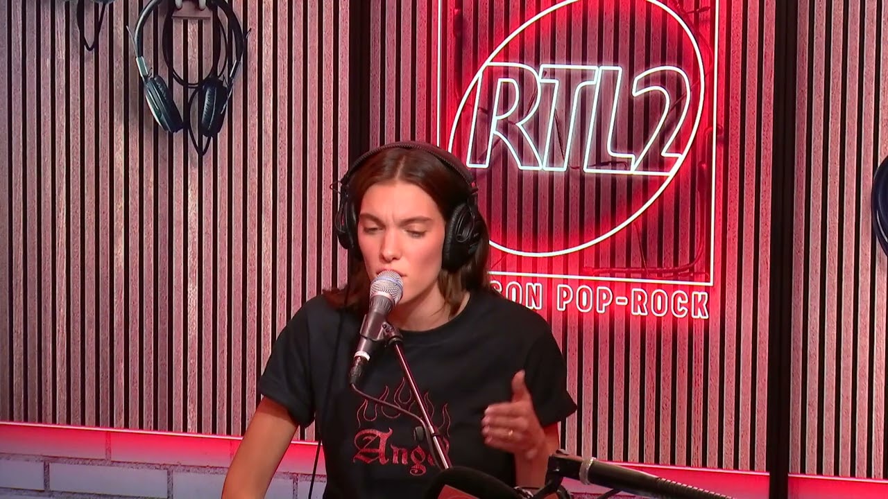 Charlotte Cardin interprète 