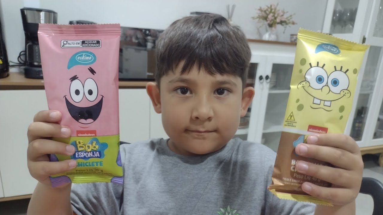 Provando picolé do Patrick e do Bob Esponja