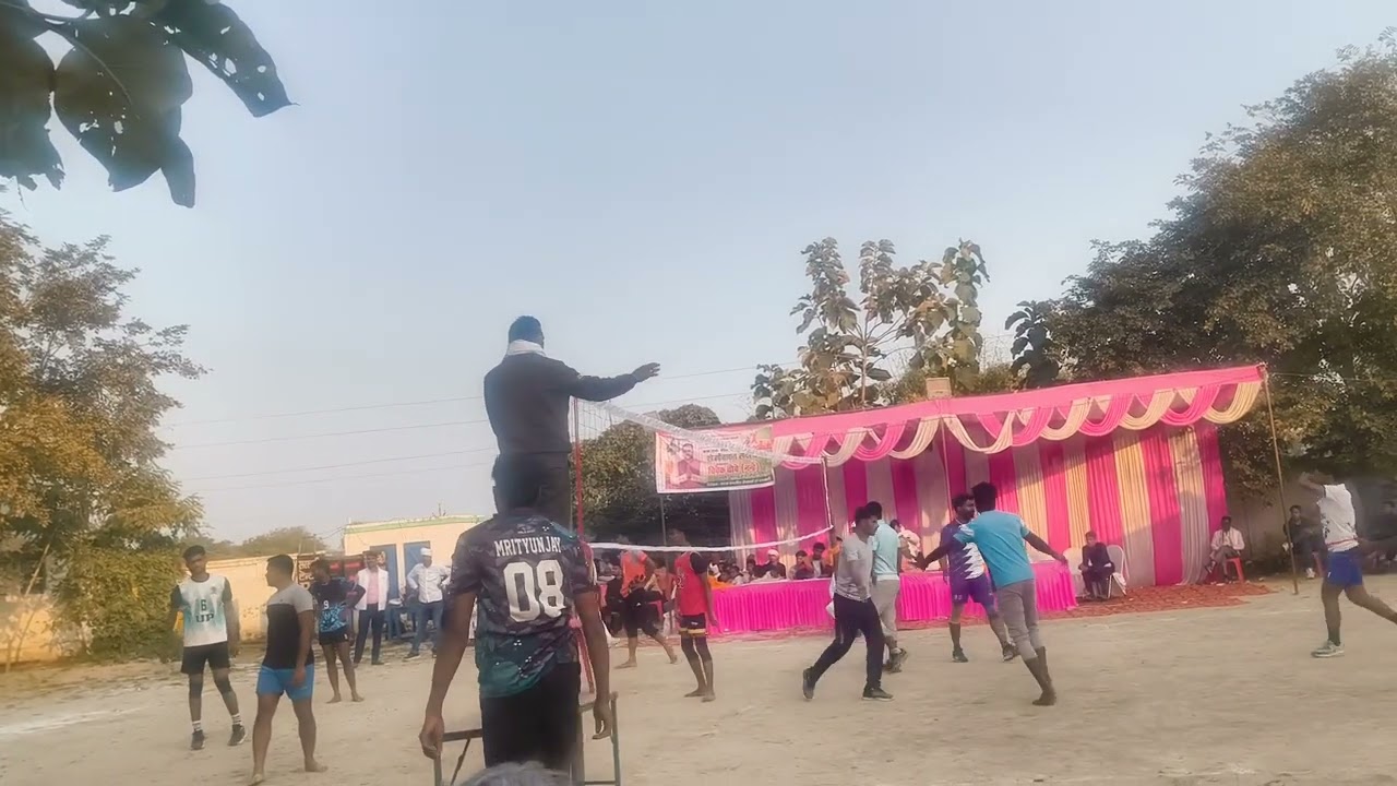 Rampur Banaras Vs Gazipur के बीच वालीबॉल महा मुकाबला । #trending #viral #volleyball #match #video